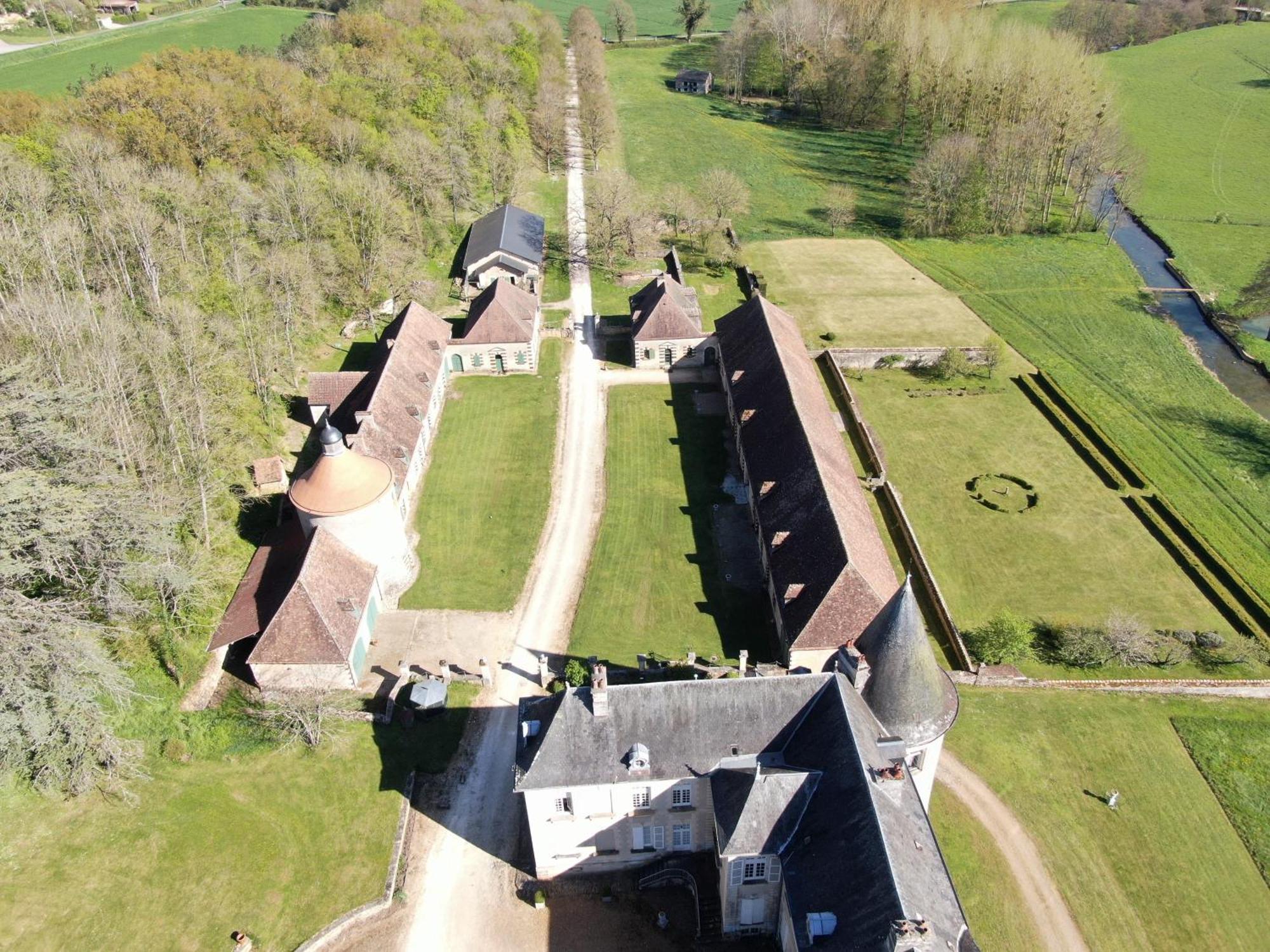 Chateau De Beaujeu Sens-Beaujeu Dış mekan fotoğraf